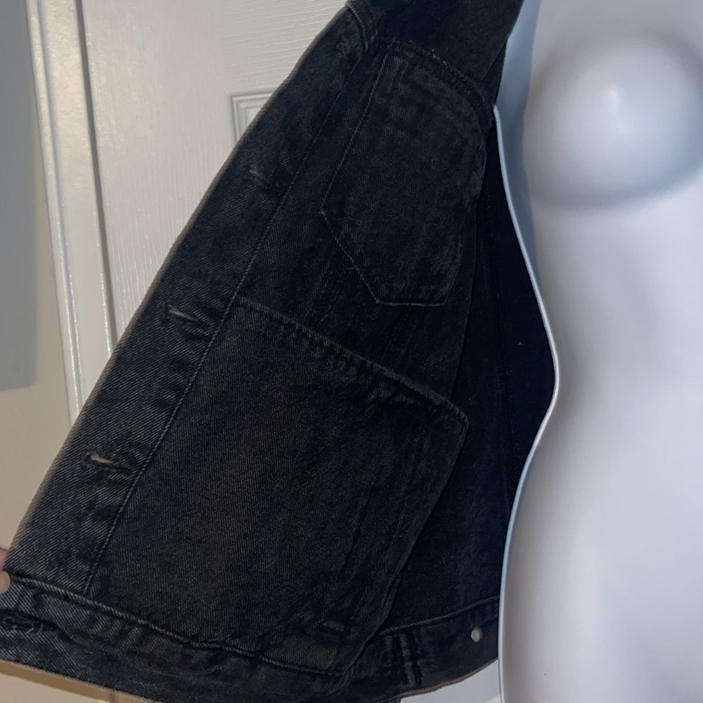 Distressed jean jacket - Picture 2 of 10